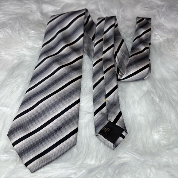 Authentic Louis Vuitton Tie - Picture 9 of 11